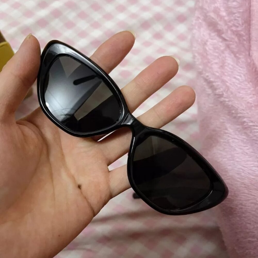 Cat-eye sunglasses